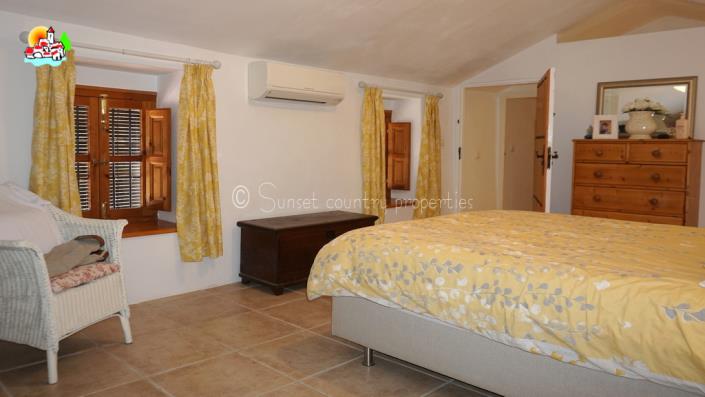 Image No.29-Propriété de pays de 4 chambres à vendre à Algarinejo