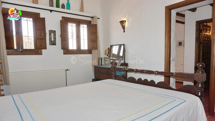 Image No.40-Propriété de pays de 4 chambres à vendre à Iznájar