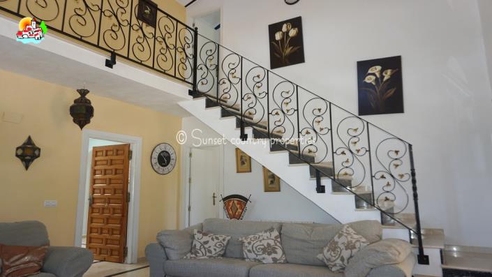 Image No.9-Maison de campagne de 5 chambres à vendre à Iznájar