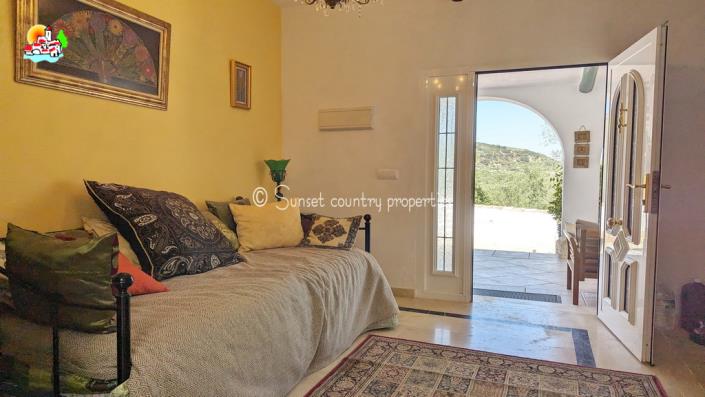 Image No.16-Maison de campagne de 5 chambres à vendre à Iznájar