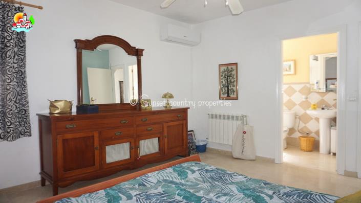 Image No.37-Maison de campagne de 5 chambres à vendre à Iznájar