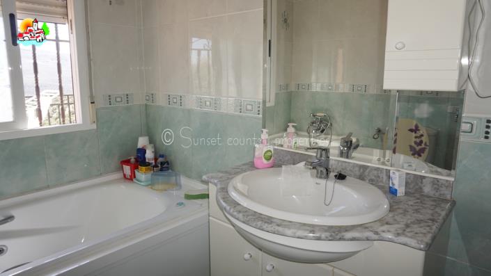 Image No.16-Propriété de pays de 5 chambres à vendre à Iznájar