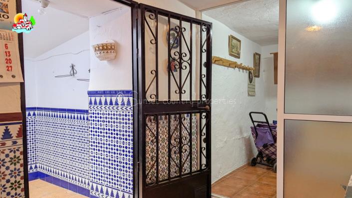 Image No.12-2 Bed Townhouse for sale