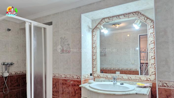 Image No.13-2 Bed Townhouse for sale