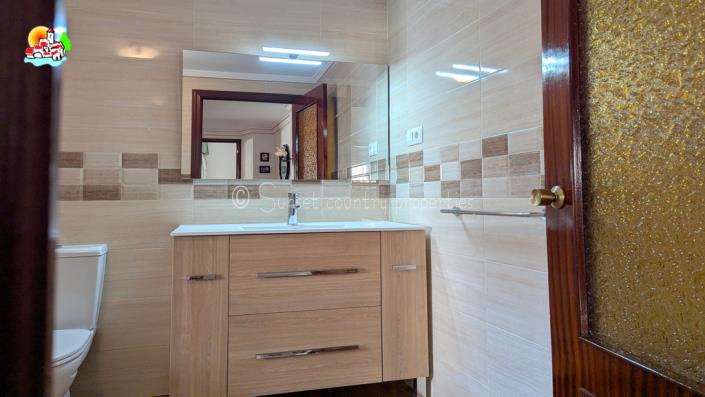 Image No.32-2 Bed Townhouse for sale