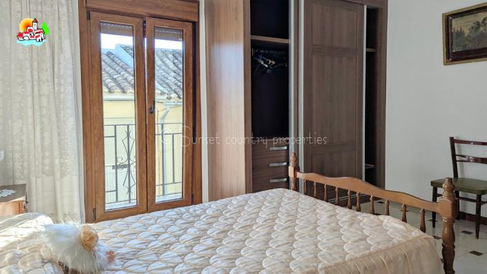 Image No.38-2 Bed Townhouse for sale