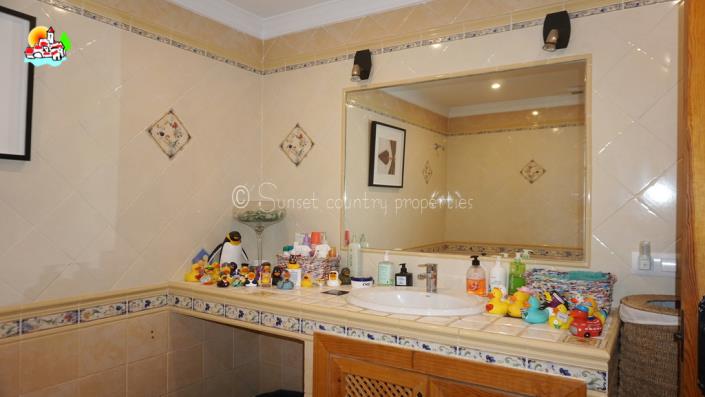 Image No.17-Propriété de pays de 6 chambres à vendre à Iznájar