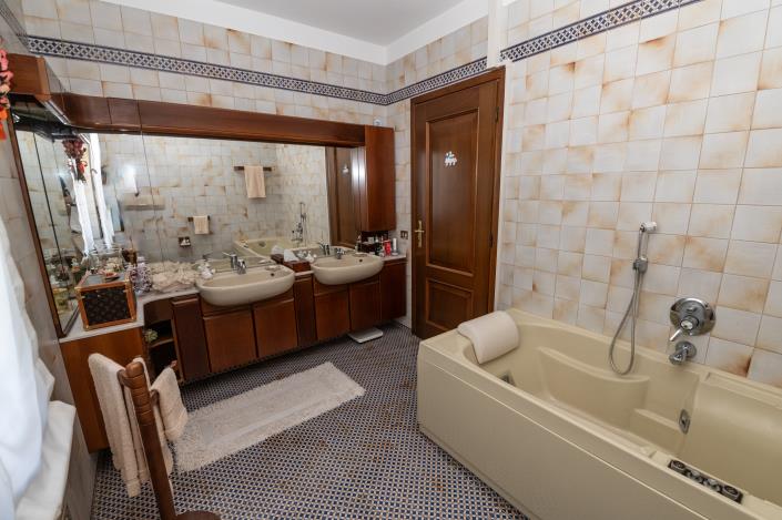 Image No.23-5 Bed Mansion for sale