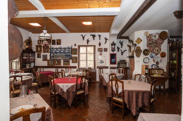 Image No.7-18 Bed Restaurant for sale