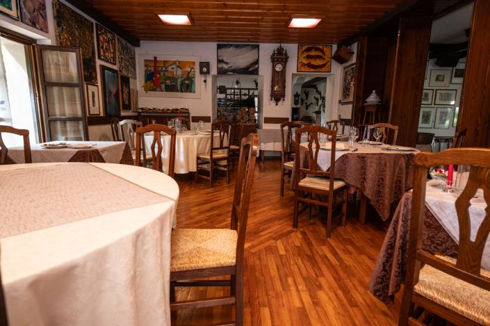 Image No.15-18 Bed Restaurant for sale