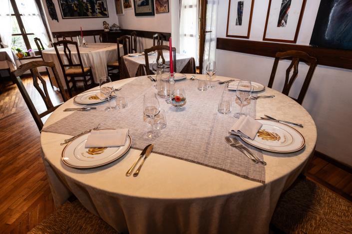 Image No.17-18 Bed Restaurant for sale