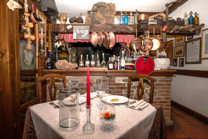 Image No.22-18 Bed Restaurant for sale