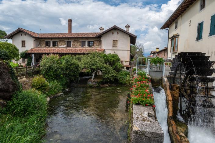 Image No.27-18 Bed Restaurant for sale