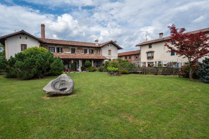 Image No.29-18 Bed Restaurant for sale