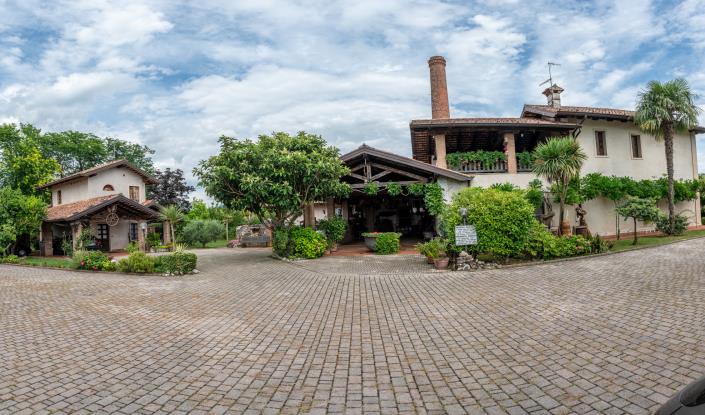 Image No.34-18 Bed Restaurant for sale