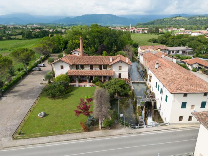 Image No.37-18 Bed Restaurant for sale