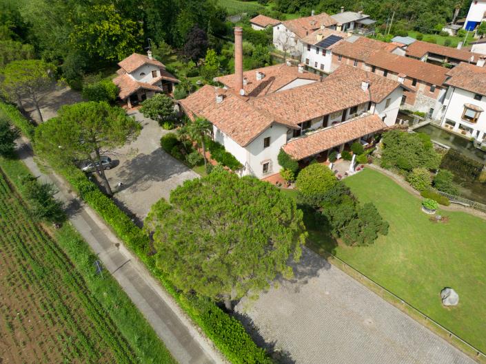 Image No.38-18 Bed Restaurant for sale