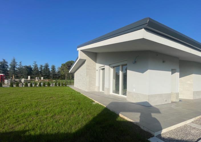 Image No.2-3 Bed Villa / Detached for sale