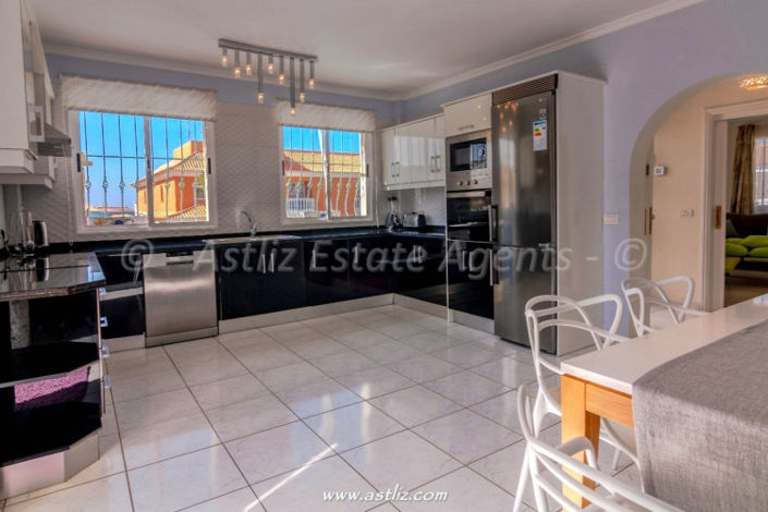 Image No.7-5 Bed Villa for sale