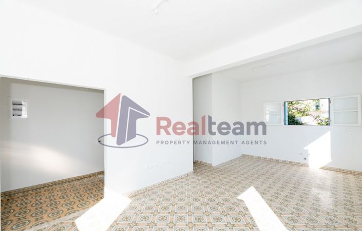 Image No.12-3 Bed Property for sale