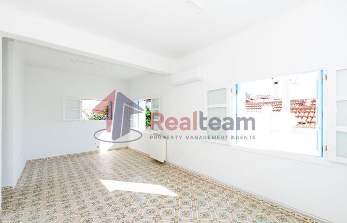 Image No.13-3 Bed Property for sale