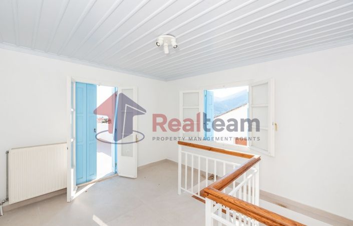 Image No.19-3 Bed Property for sale