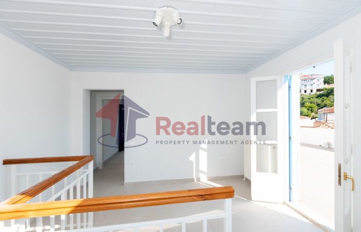 Image No.20-3 Bed Property for sale