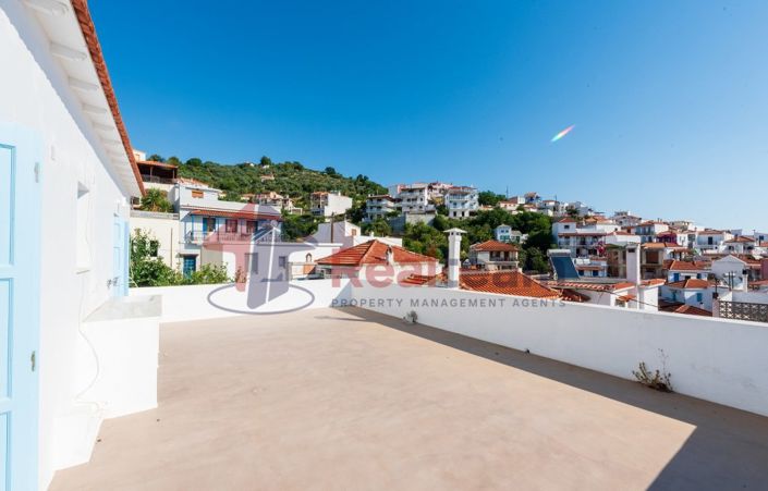 Image No.27-3 Bed Property for sale