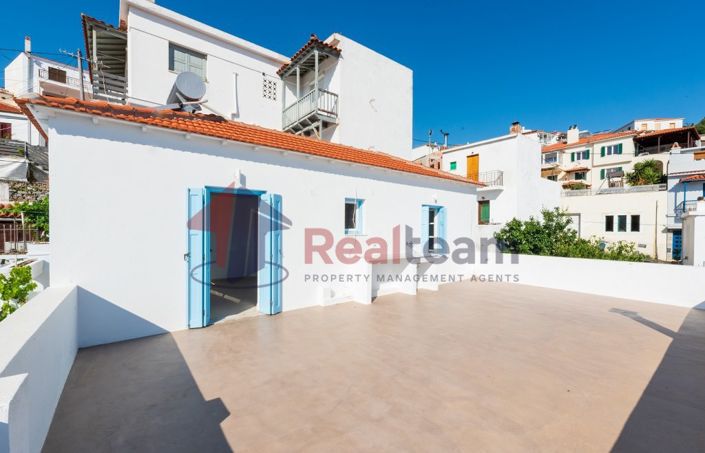 Image No.28-3 Bed Property for sale