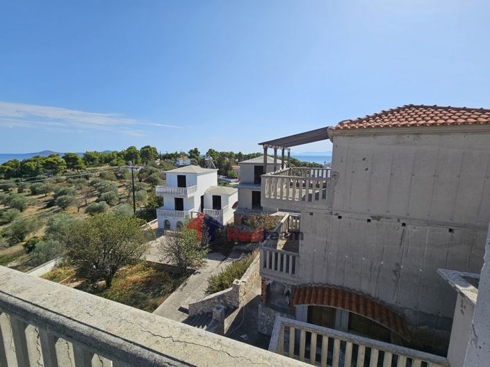 Image No.11-Propriété de 12 chambres à vendre à Votsi