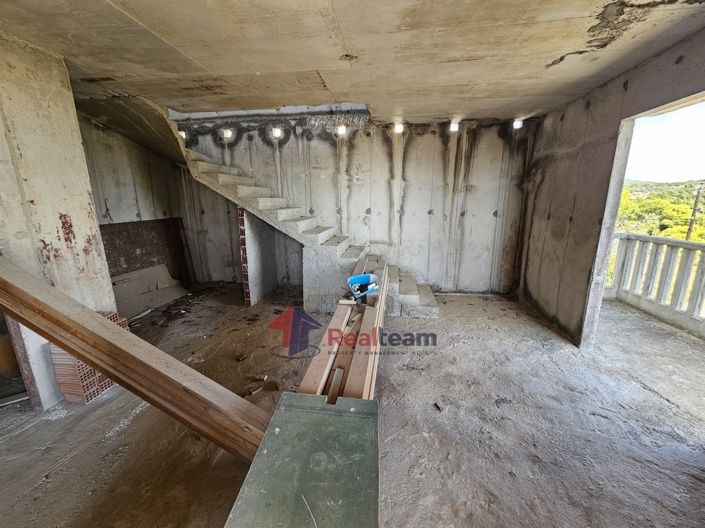 Image No.13-Propriété de 12 chambres à vendre à Votsi