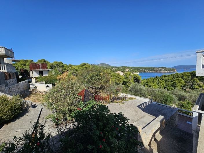 Image No.19-Propriété de 12 chambres à vendre à Votsi