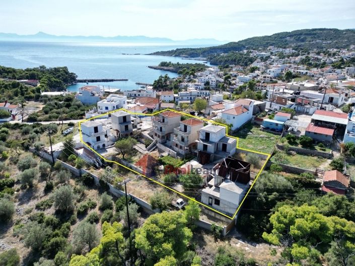 Image No.21-Propriété de 12 chambres à vendre à Votsi