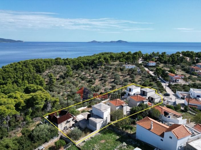 Image No.22-Propriété de 12 chambres à vendre à Votsi