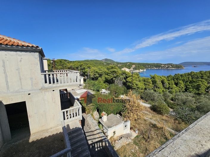 Image No.4-Propriété de 12 chambres à vendre à Votsi