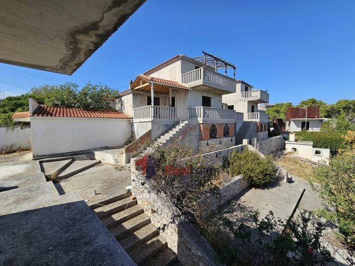 Image No.5-Propriété de 12 chambres à vendre à Votsi