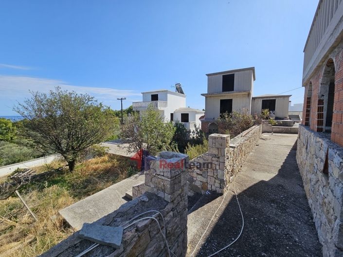 Image No.6-Propriété de 12 chambres à vendre à Votsi