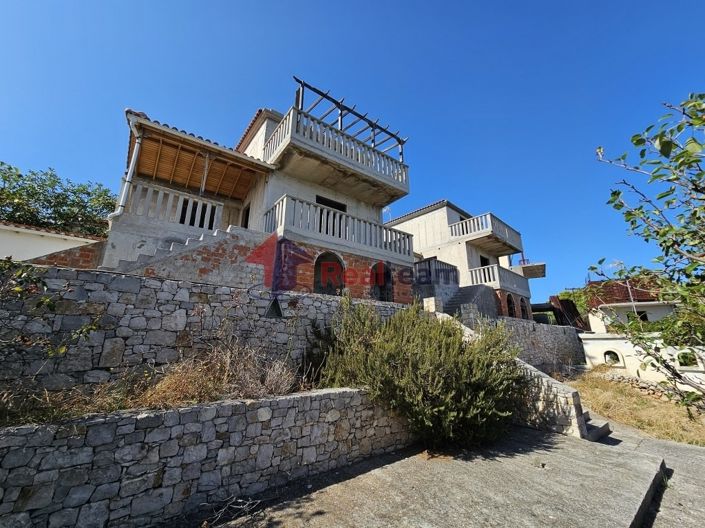 Image No.8-Propriété de 12 chambres à vendre à Votsi