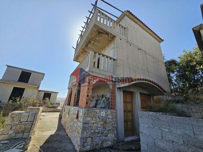 Image No.9-Propriété de 12 chambres à vendre à Votsi