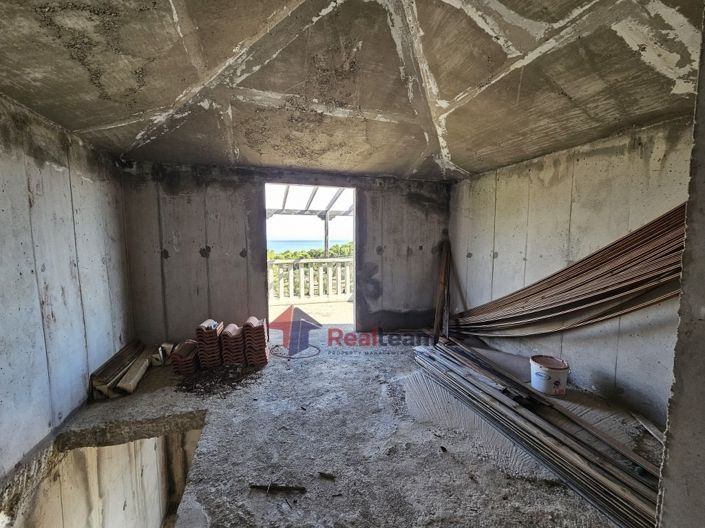 Image No.16-Propriété de 24 chambres à vendre à Votsi