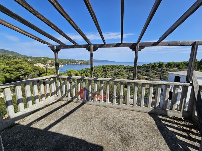 Image No.17-Propriété de 24 chambres à vendre à Votsi