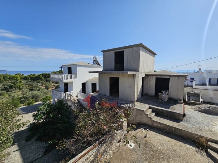 Image No.19-Propriété de 24 chambres à vendre à Votsi