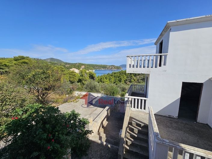 Image No.21-Propriété de 24 chambres à vendre à Votsi