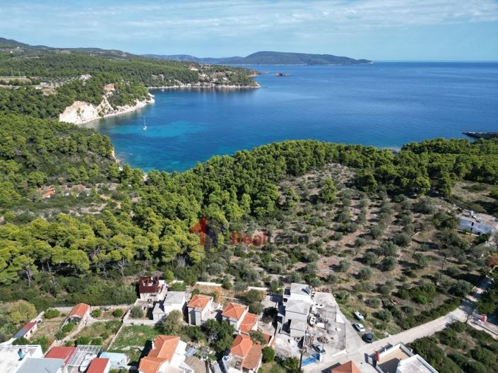 Image No.24-Propriété de 24 chambres à vendre à Votsi