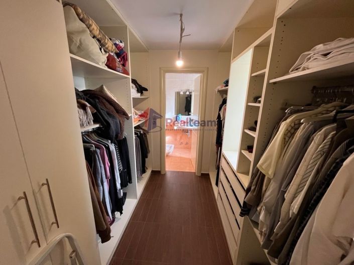 Image No.16-5 Bed Property for sale