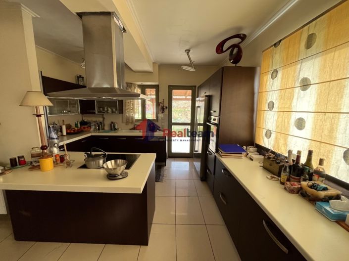 Image No.8-5 Bed Property for sale