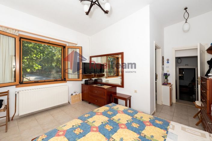 Image No.13-2 Bed Property for sale