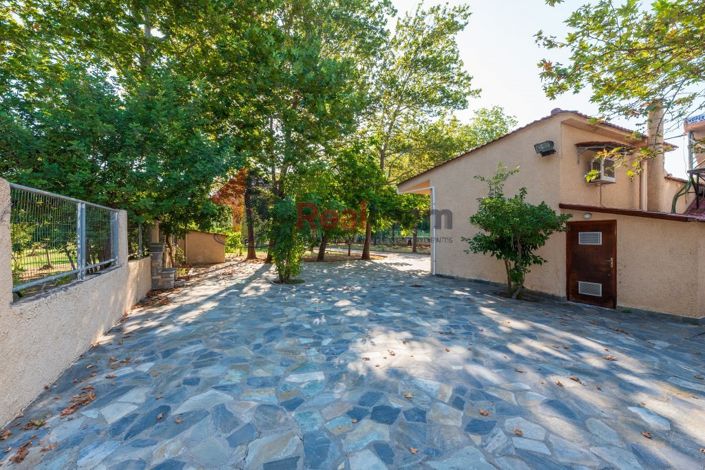 Image No.16-2 Bed Property for sale