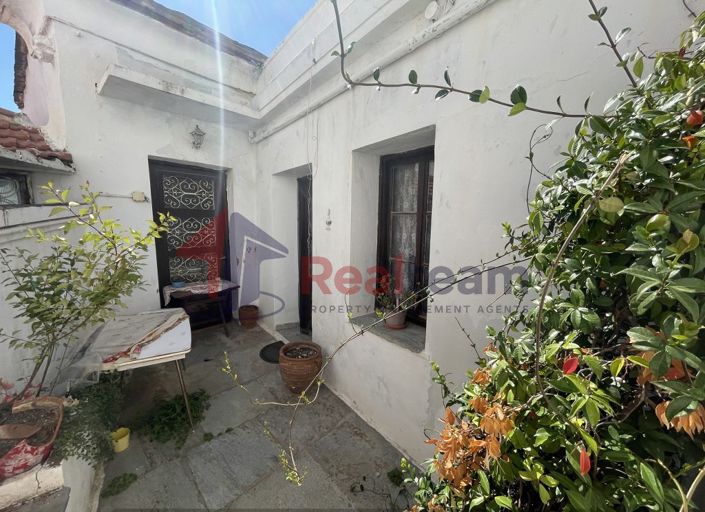 Image No.11-Propriété de 1 chambre à vendre à Chora