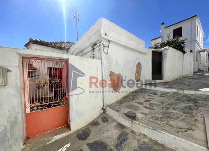 Image No.34-Propriété de 1 chambre à vendre à Chora